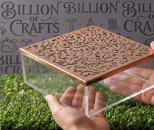 Contenedor Rectangular de Plexiglás con Decoración Floral de Madera Hecha a Mano para Empaque de Dulces, Chocolates y Regalos, Ideal para Venta al por Menor - Product Image 1