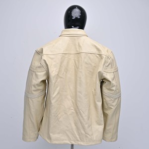 เสื้อแจ็คเก็ตทำงานผู้ชายสีเบจ หนัง PU ราคาส่งถูก พร้อมซิป ปิดคอปกแบบพับได้ ทรงปกติ สไตล์ฤดูใบไม้ร่วง รับผลิตแบบ OEM - Product Image 2
