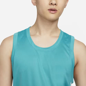 Débardeur de compression pour homme à séchage rapide, sans manches, respirant, coupe ajustée, pour la course et la gym, avec logo personnalisé et grande élasticité - Product Image 3