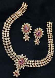 Elegante conjunto de collar floral con esmeraldas y rubíes chapado en oro y pendientes a juego para regalos festivos de boda para mujeres. - Product Image 3