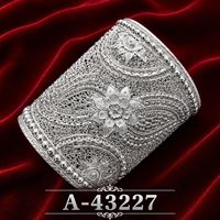Brazalete de Aleación A-43226 con Baño de Oro de 10K y Patrón Geométrico para Mujer, Joyería de Boda, Estilo Moderno