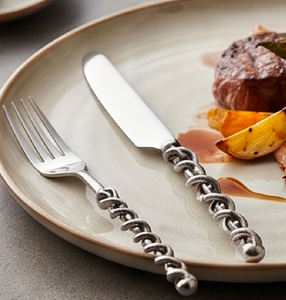 Ensemble de couverts à poignée en forme de nœud, finition argentée, parfait pour les repas en famille, les dîners à la maison, les occasions spéciales et les cadeaux. - Product Image 4
