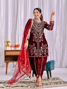 Conjunto de Traje de Fiesta para Mujer de Diseñador con Top, Pantalón y Dupatta en Seda Crepé Pesada con Bordado de 5mm - Product Image 3