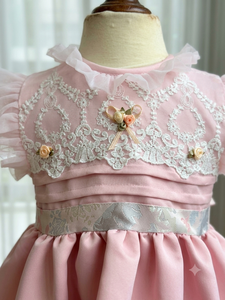 Robe de princesse rose pour bébé fille, dentelle, volants, fleurs, patchwork, broderie, pour fête, anniversaire, robe Koko San - Product Image 2