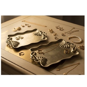 ถาดอะลูมิเนียมทรงสี่เหลี่ยมผืนผ้าสีทองเหลืองโบราณ ขนาด 45x29 ซม. สไตล์แปลกใหม่ สำหรับเสิร์ฟอาหารบนโต๊ะอาหาร - Product Image 6