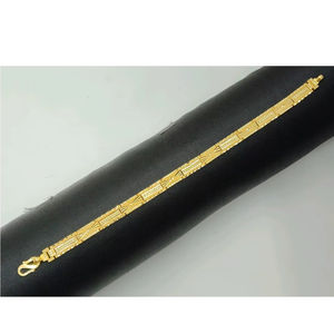 Bracelet pour homme en or jaune 22 carats avec maillons texturés à coupe diamant, finition premium, bijou élégant pour tous les jours et les occasions. - Product Image 1