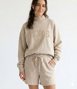 Conjunto de Top de Cuello Alto y Pantalones Cortos para Mujer, Estilo Informal y Moderno para un Look Relajado - Product Image 1