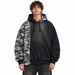 Hoodie camouflage personnalisé pour homme, coupe oversize, patchwork camouflage, streetwear, pull à empiècements contrastés, logo personnalisé. - Product Image 1