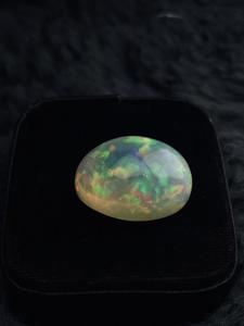 Opale de feu éthiopienne naturelle, cabochon ovale, multicolore, chatoyante, pierre précieuse non traitée pour la joaillerie - Product Image 1
