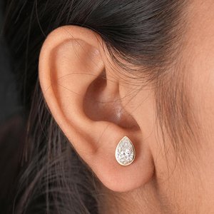 Boucles d'oreilles clous populaires en or massif 14 carats avec diamants de laboratoire taille poire de 2,01 carats chacun pour femme, cadeau de mariage ou de fête pour la mariée - Product Image 2