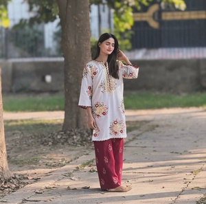 OFERTA ESPECIAL DE FESTIVAL: Tela de Georgette Sintética con Lentejuelas y Bordado, Kurti Tradicional, Dupatta y Pantalón con Bordado para Fiesta - Product Image 2