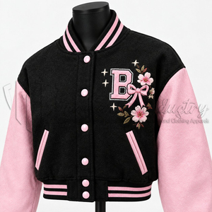 Chaqueta Varsity Corta Personalizada para Mujer, Chaqueta Bomber Negra y Rosa con Letras Bordadas, Estilo Universitario - Product Image 6