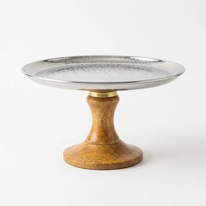 Support à gâteau en forme de rose fait main en acier inoxydable SS304, 28 cm, en acier poli et bois, sûr pour les aliments, piédestal en bois de mangue Vanya, décoration d'intérieur, table de mariage - Product Image 1