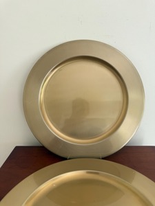 Assiette de présentation en laiton doré, idéale pour les mariages, la cuisine et les restaurants, faite à la main, pour la décoration de table à la maison. - Product Image 6