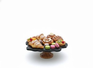 Resin <b>cake</b> <b>stand</b> - Product Image 2