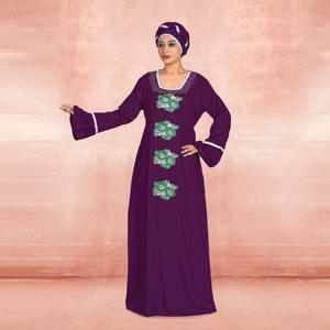 Caftán de Rayón Bordado con Apliques Florales, Detalle Elegante en el Cuello, Mangas Suaves con Vuelo y Silueta Larga hasta el Suelo - Product Image 3