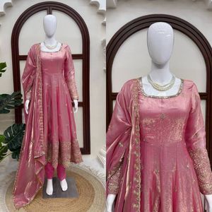 Robe en soie haut de gamme avec pantalon et dupatta pour femme, broderie de fils et de sequins, tenue de soirée ethnique de créateur, entièrement brodée - Product Image 5