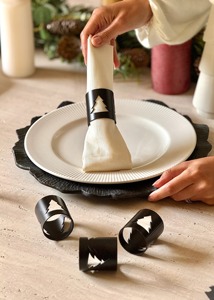 Elegantes Servilleteros Anchos Negros con Diseño de Árbol de Navidad, Modernos Accesorios para Mesa de Banquete Navideño, Servilletero de Pino Negro Cortado con Láser - Product Image 6