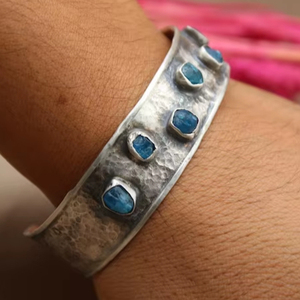 Pulseras Vintage de Apatita Neón Cruda Martillada en Plata 925, Joyería Oxidada Hecha a Mano, Regalo de Navidad para Mujer - Product Image 1