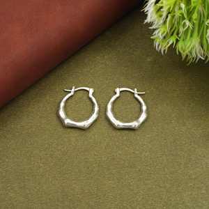 Juego de Aretes de Aro Gruesos en Tono Dorado y Plateado, Estilo Huggie Minimalista Moderno, Joyería de Moda para Mujer - Product Image 4