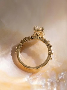 Bague de fiançailles en diamant taille émeraude pour femme, or massif 14 carats avec pierres latérales marquise VVS2, style classique - Product Image 3