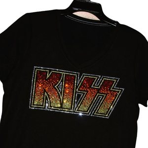 T-shirt à col rond pour homme avec logo Kiss en strass, coupe classique, jersey décontracté, design de lettres sur le devant, en spandex/coton - Product Image 1