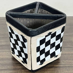 Portalápices Cuadrado de Cuero Genuino Hecho a Mano con Diseño a Cuadros Blanco y Negro, Estilo Occidental, Accesorio de Escritorio - Product Image 6