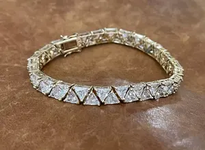 Bracelet tennis Tishya en moissanite taille trillon, plaqué or jaune 925 sur argent sterling, style vintage, bijoux pour homme - Product Image 3