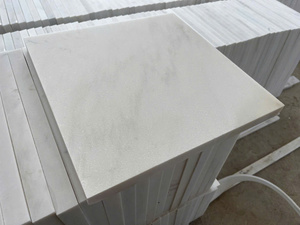Marbre blanc sablé avec des veines brunes pour les sols, les salons, les cuisines, les escaliers, les façades et les revêtements muraux - Product Image 2