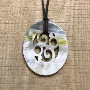 Pendentif en corne fait main, nouveau design ici - bijoux pour femmes, design luxueux - Product Image 1