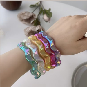 กำไลเรซิ่นลายคลื่นสุดฮิต พร้อมประกายสีรุ้งสดใสในโทนพาสเทลสวยงาม มีจำหน่ายในราคาขายส่ง - Product Image 1