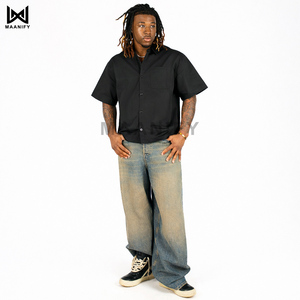 เสื้อเชิ้ตทำงานสีดำแบบครอปทรงบ็อกซี่ สตรีทแวร์ ผ้าโพลีเอสเตอร์ผสมคอตตอน ติดกระดุม สำหรับผู้ชาย รับทำโลโก้ OEM ขายดีที่สุดจาก MAANIFY - Product Image 1