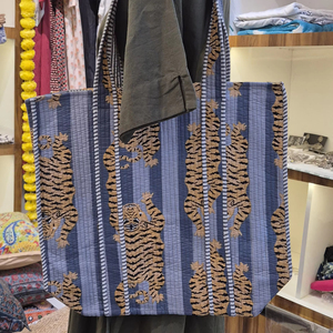 Bolsa de Mano Ecológica de Algodón Acolchado con Estampado de Tigre, Bolsillos Interiores/Exteriores, Bolsa de Compras y Viaje Grande, Elegante y Espaciosa para Mujer - Product Image 1