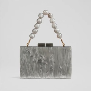 Sac à main personnalisé en résine ILAHI fait main avec chaîne, motif à carreaux imprimé en sérigraphie, noir - Product Image 5