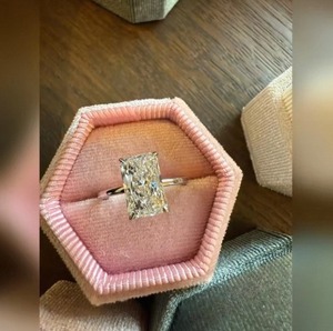 Anillo de lujo con diamante cultivado en laboratorio de corte radiante para mujer, regalo de compromiso y boda en oro de 9K, 14K, 18K con certificación IGI SGL, 3 quilates - Product Image 6