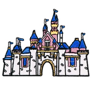 Patch thermocollant Château 3D en PVC gaufré, applique de forme irrégulière pour décoration textile et cadeaux - Product Image 3