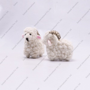 Figuras de Ovejas del Himalaya Hechas a Mano en Fieltro, Juguetes de Peluche con Estilo Rústico Nepalí, Lindas Figuras de Mujeres, Color Blanco, SAMYAK, Tamaños Personalizados, Más Vendidos para Regalos - Product Image 6