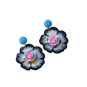 Pendientes bordados con hilo y cuentas de la mejor calidad, elegantes, para mujer, joyería de moda, pendientes de tuerca para chicas de la India. - Product Image 1