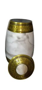 Urne funéraire cylindrique avec couvercle bombé, finition marbre brillant, tourbillons blancs nacrés et gris, bande florale dorée décorative. - Product Image 4