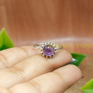 แหวนอะเมทิสต์ทรงหลังเบี้ยทำมือ |   แหวนเงินแท้ 925 |   อัญมณีอเมทิสต์สีม่วง ดีไซน์รูปวงแหวน งานฝีมือสไตล์โบโฮ เครื่องประดับวินเทจ - Product Image 4