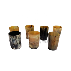 Corne à boire de buffle fabriquée à la main authentique verre à liqueur corne de boeuf tasse à liqueur style viking médiéval juste pour la revente - Product Image 1