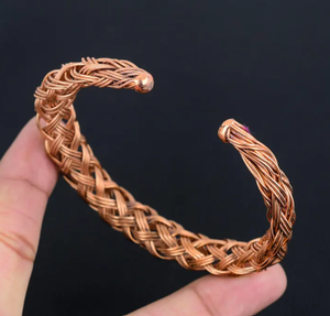 Brazalete Abierto de Cobre, Acabado Antiguo en Oro Rosa, Unisex, con Motivo Vikingo Ornamentado, Precio de Fábrica Personalizado - Product Image 2