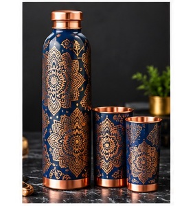 Juego de Botella de Agua Bohemia de Cobre con Dos Vasos, Diseño Mandala Azul y Dorado, Artículos de Bebida Metálicos Hechos a Mano - Product Image 1