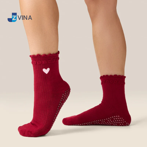 Chaussettes de Pilates pour jeunes avec logo personnalisé, couleur bordeaux, grip bidirectionnel, antidérapantes pour femmes, yoga, barre, usage quotidien, design gratuit, 100% coton - Product Image 2