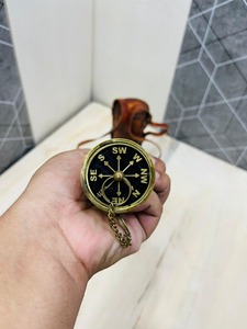 กล้องโทรทรรศน์ทองเหลืองลายโจรสลัดธีมเทวดา โดแลน ลอนดอน 1920 พร้อมซองหนัง โดย OLD WORLD TREASURE HANDICRAFTS - Product Image 3