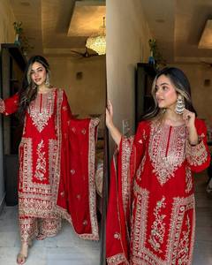 Elegante Salwar Kameez Rojo con Bordado Dorado para Bodas y Fiestas, Ropa Tradicional Étnica para Mujer, Seda Chinon, Largo hasta el Tobillo, Corte Regular, Envío Rápido - Product Image 2