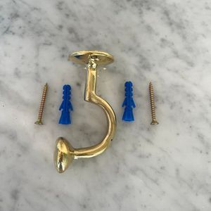 Ganchos de pared de latón antiguo tradicionales, diseño atemporal, resistentes y duraderos para colgar abrigos, sombreros, toallas, organizador. - Product Image 1