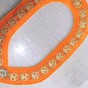 Collier maçonnique en amarante avec chaîne, doublure en velours orange, décoré de strass, tissu en velours de haute qualité avec collier en chaîne - Product Image 5