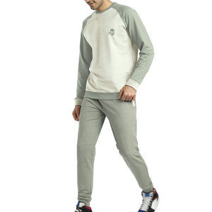 Ensemble de survêtement pour homme, coupe ajustée, design personnalisé, qualité supérieure, best-seller, nouveau style, fabriqué au Pakistan - Product Image 1
