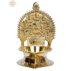 Lámpara Ashtalakshmi Diya de 6 pulgadas hecha a mano en artículo de decoración del hogar de latón hecho en India - Product Image 1